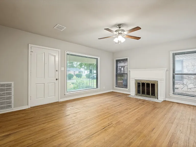 1835 Norfolk Ave — Photo 3
