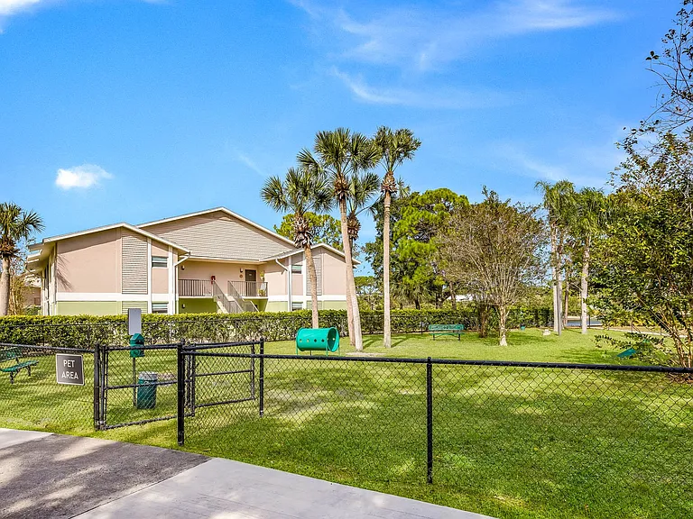 Lakeside Glen Apartments — Photo 45