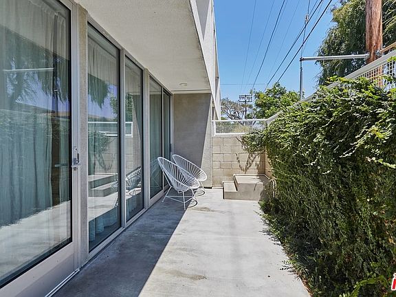 3rd image of 4296 Perlita Ave