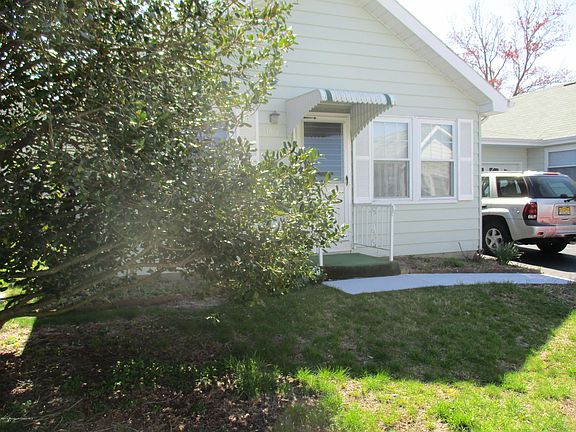 2nd image of 162 Hudson Parkway #C