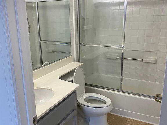 4th image of 2308 Dolphin Dr
