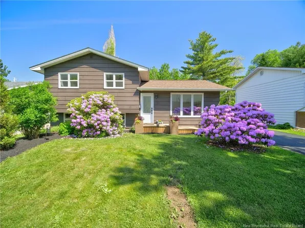 163 Glenwood Dr, Moncton, NB E1A 2N2
