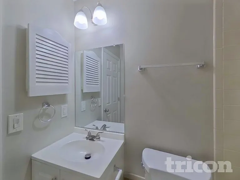 1933 Gregory Dr — Photo 11