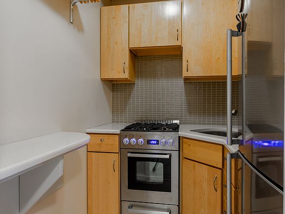 4th image of 210 E 36th St APT 3A