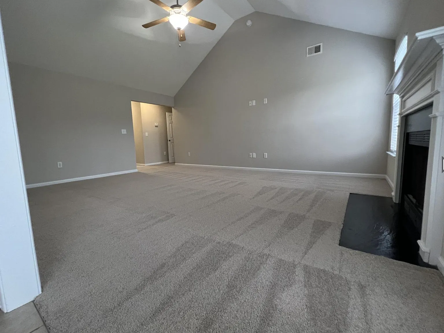 3 bed, 1224 sqft, $2,642 — Photo 4