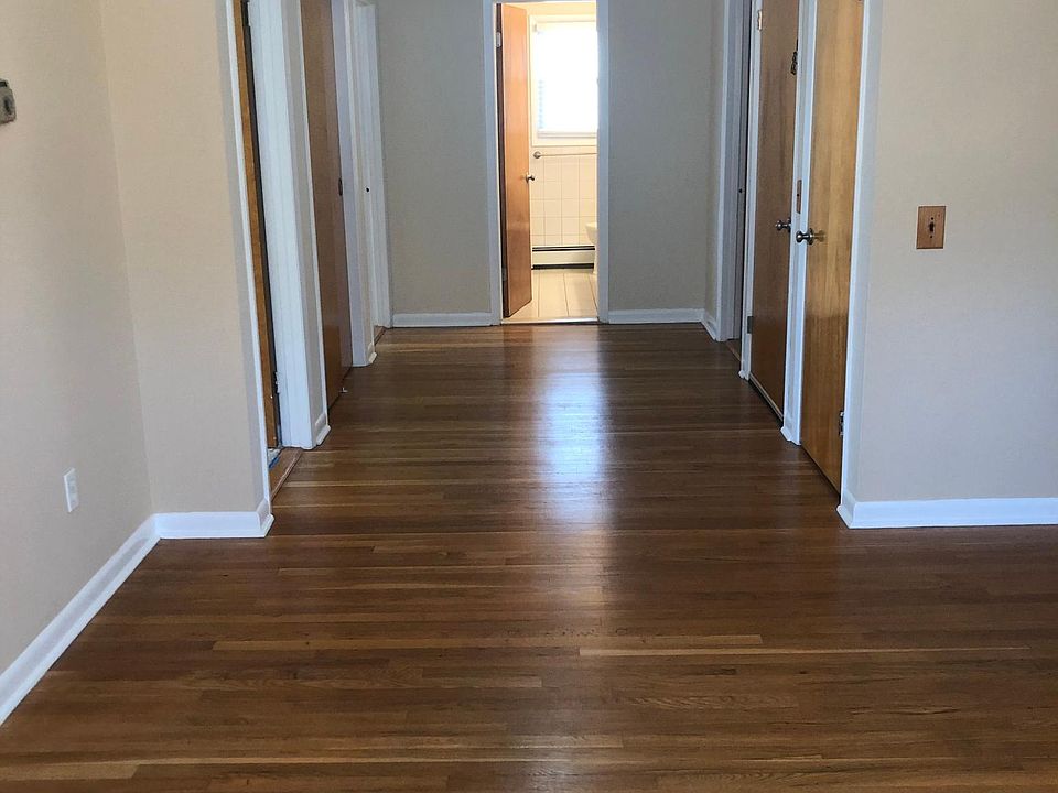1st image of 39 Bryn Mawr Pl Floor 2