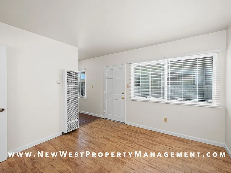 547 22nd St — Photo 7