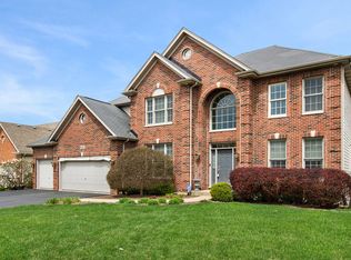 937 Academy Ln, West Chicago, IL 60185