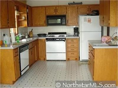 3rd image of 23532 Davenport St NE