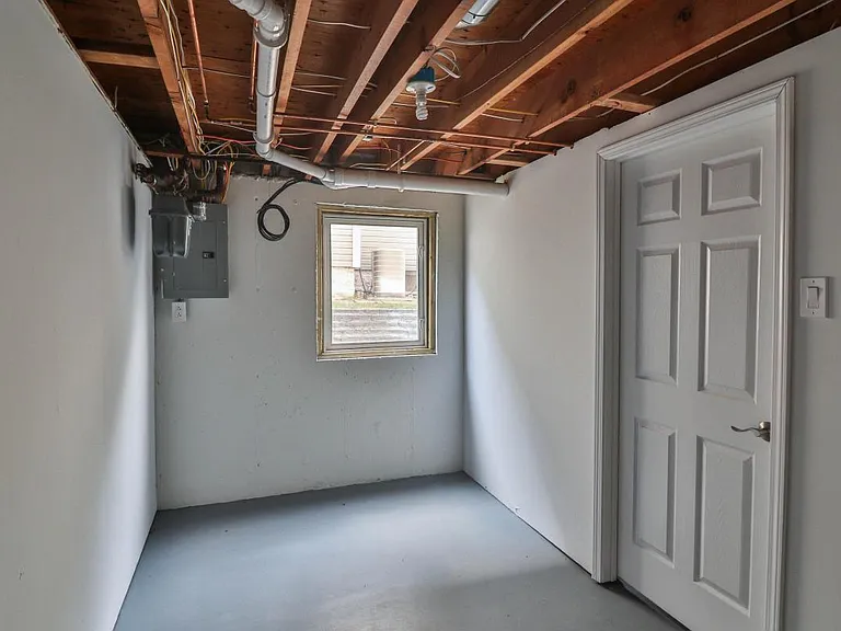 2831 Laclede Station Rd — Photo 22