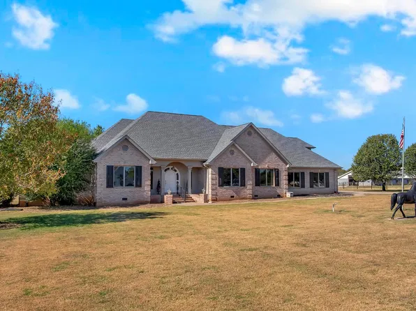 823 Longview Rd, Shelbyville, TN 37160