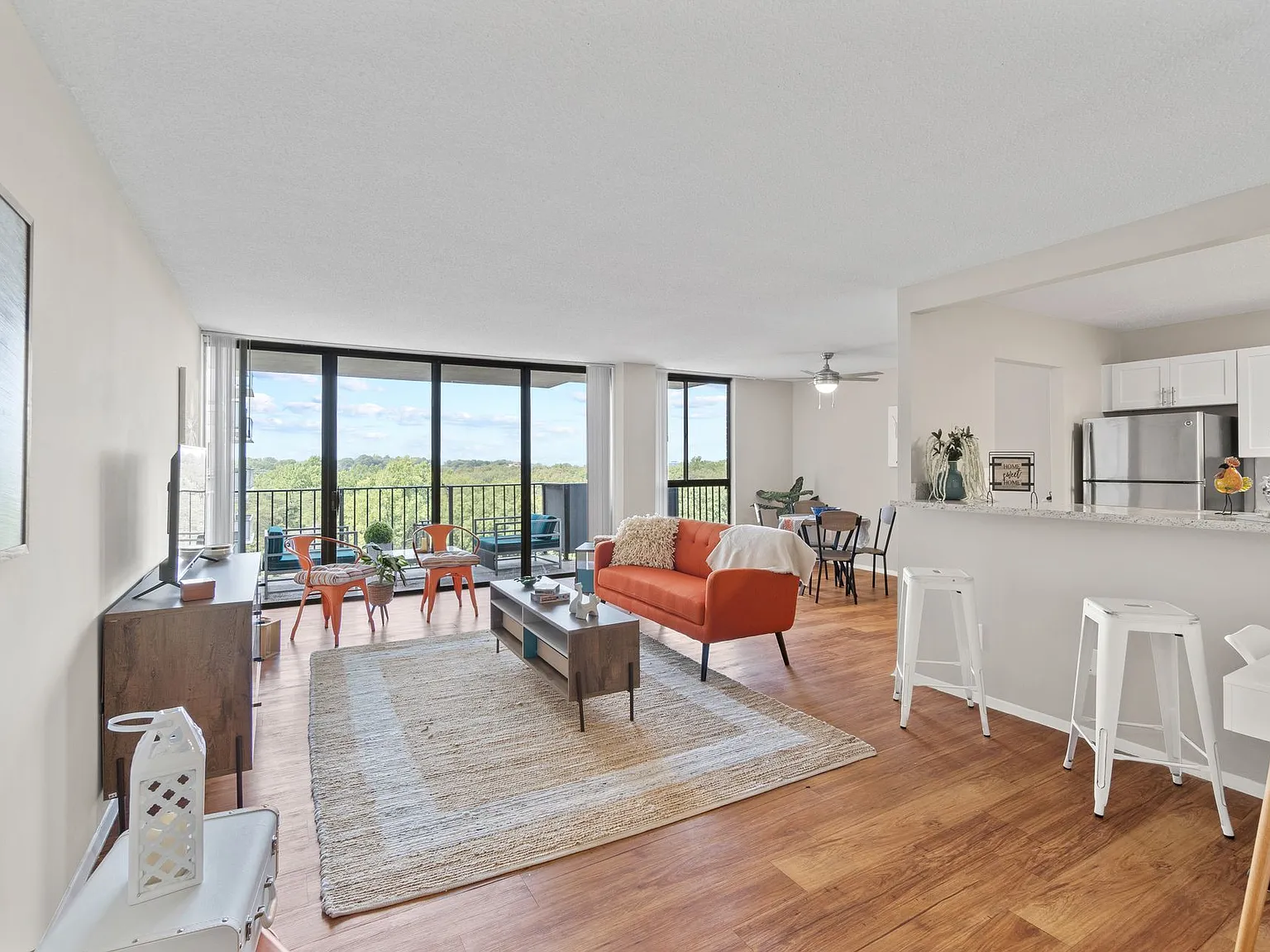 Westchester Tower Apartments — Photo 2