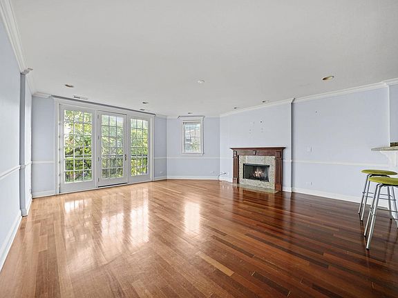 4th image of 864 W Buckingham Pl APT 3