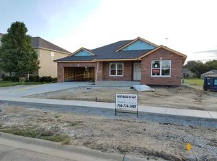 130 N Hickory St, Peotone, IL