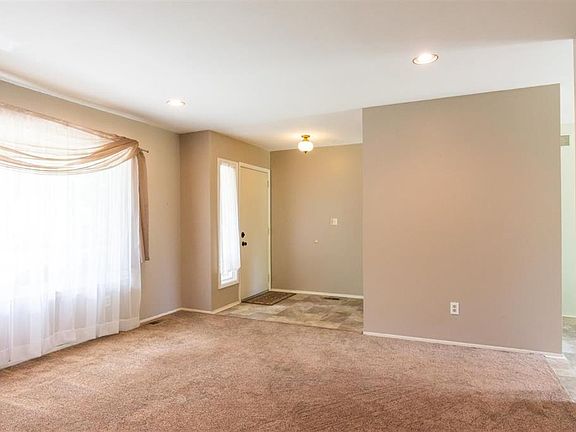 2nd image of 337 Hillcrest Blvd
