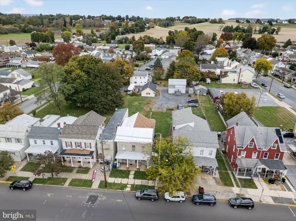 19 W Penn Ave, Robesonia, PA 19551