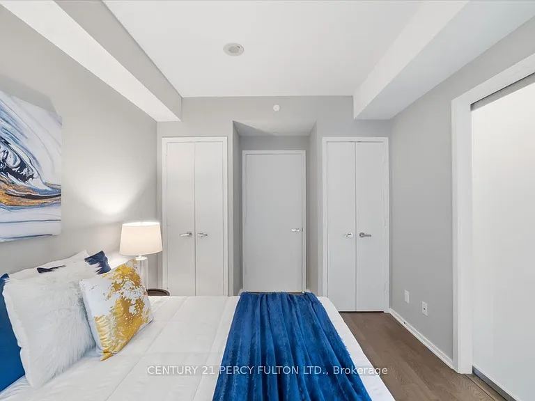 1 Bloor St E #313 — Photo 17