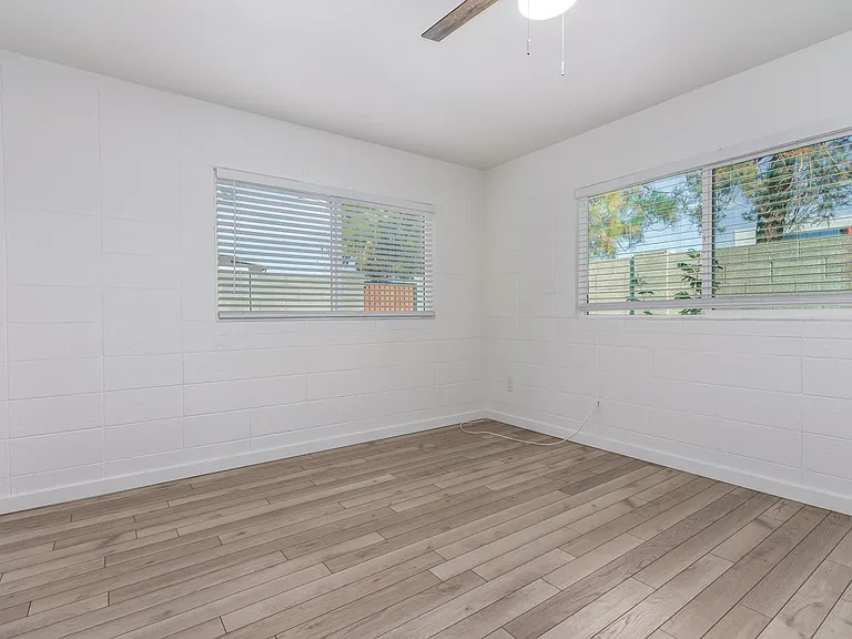 1911 E Amelia Ave #7 — Photo 7