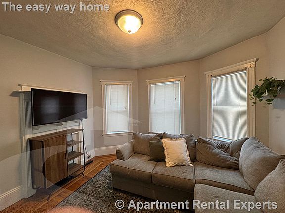 5th image of 22 Spencer Ave #2