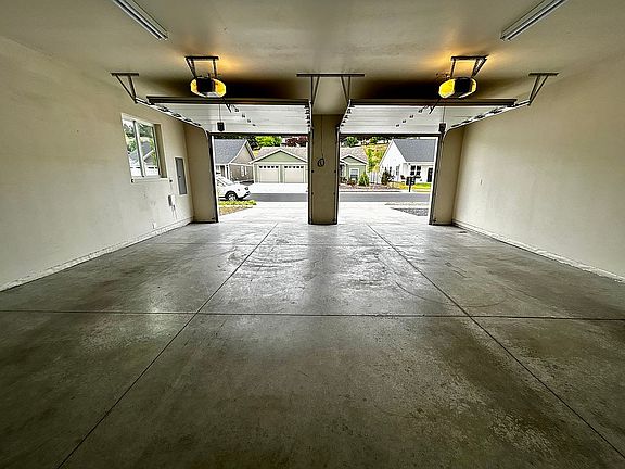 5th image of 2003 W View Dr