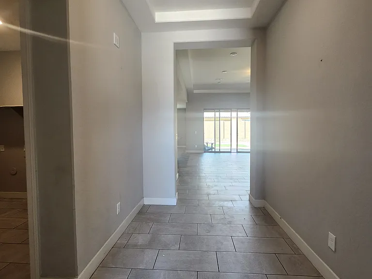 18380 W Sandlewood Dr — Photo 7