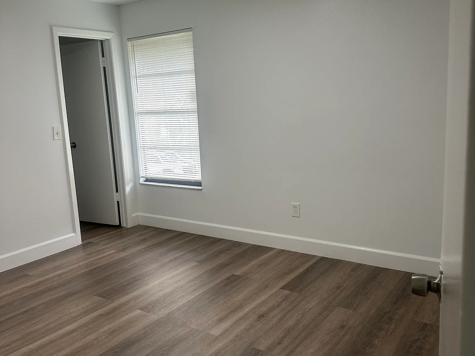 2 bed, 970 sqft, $1,450 — Photo 2