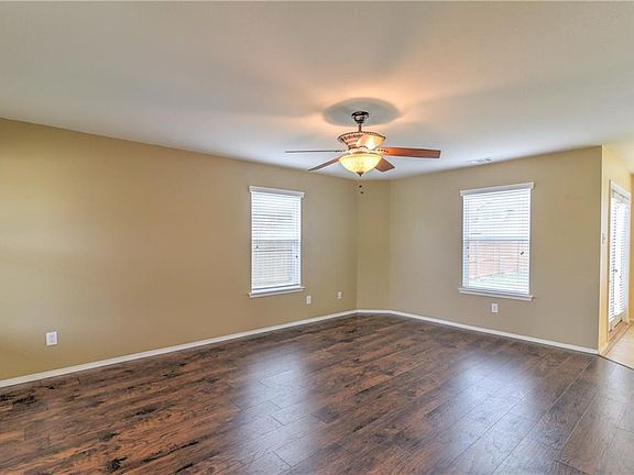 5th image of 2046 Pine Knot Dr