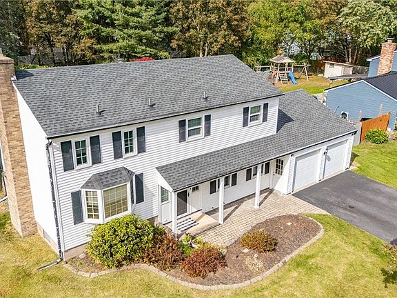 4th image of 611 Bending Bough Dr