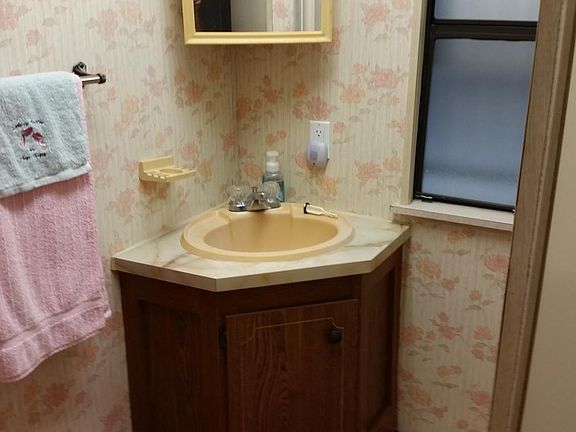 5th image of 409 Peace Ln