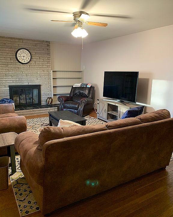 Living Rm w stone fireplace