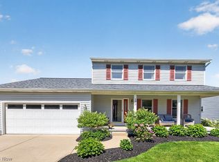 125 Queen Anne Cir, Elyria, OH 44035