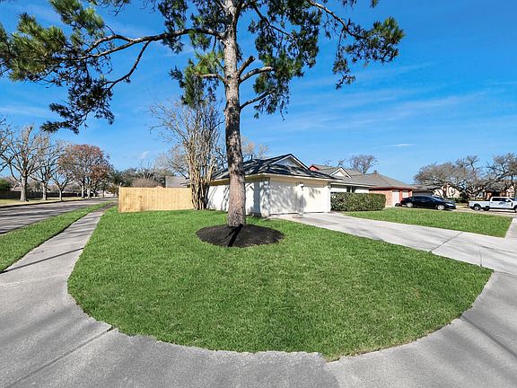 4th image of 11403 Toucan Ln