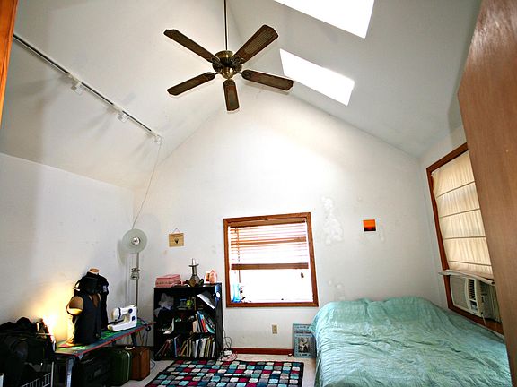 4th image of 1365 Westminster St