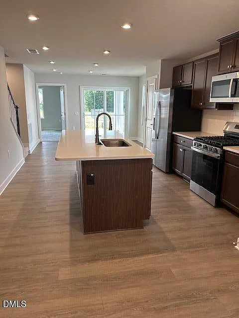 3 bed, 2.5 bath, $2,100 — Photo 3