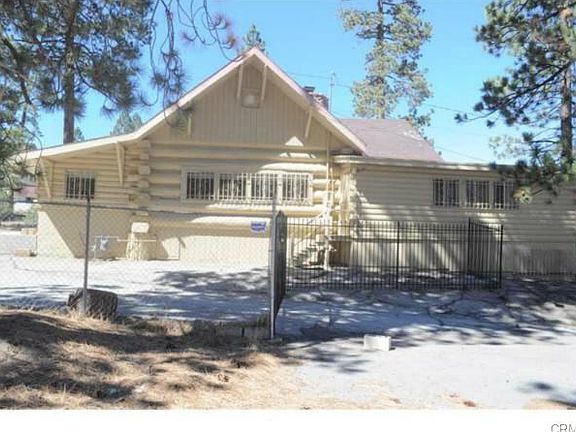 3rd image of 715 Cameron Dr