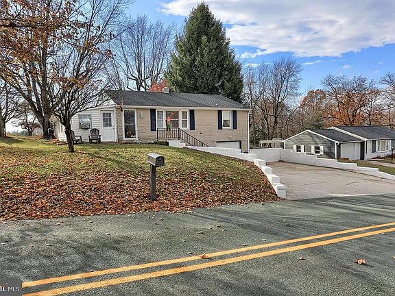 3rd image of 3443 Skyview Dr