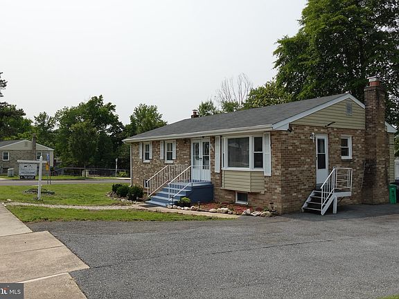 4th image of 900 E Tantallon Dr