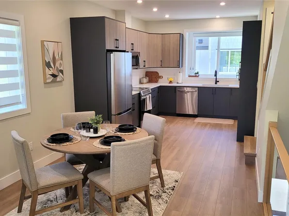 954 Snapdragon Ct, Langford, BC V9C 2P3