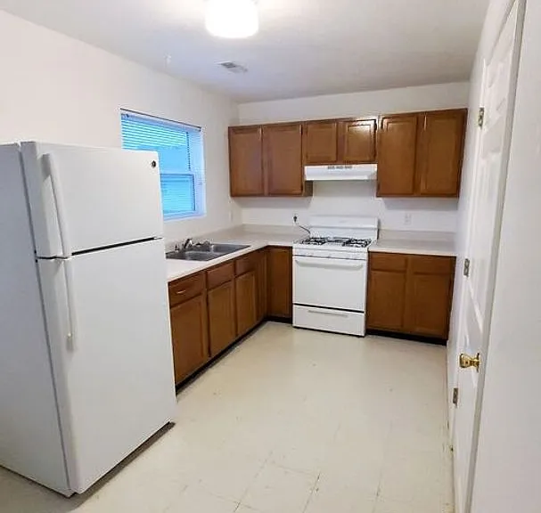 2205 Country View Dr — Photo 3