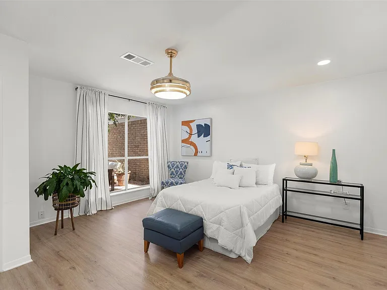 2019 Wilcrest Dr — Photo 12