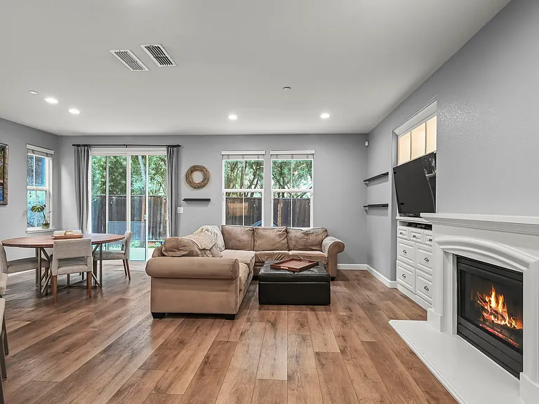 512 Falling Star Dr — Photo 3