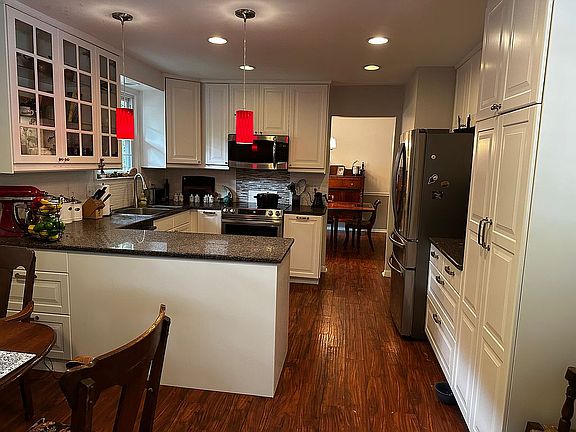 Eat in kitchen