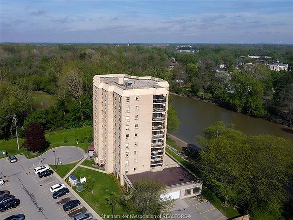 4th image of 10 Van Allen Ave