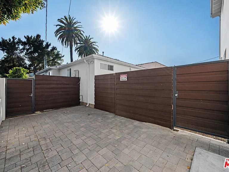 10623 Olympic Blvd — Photo 24