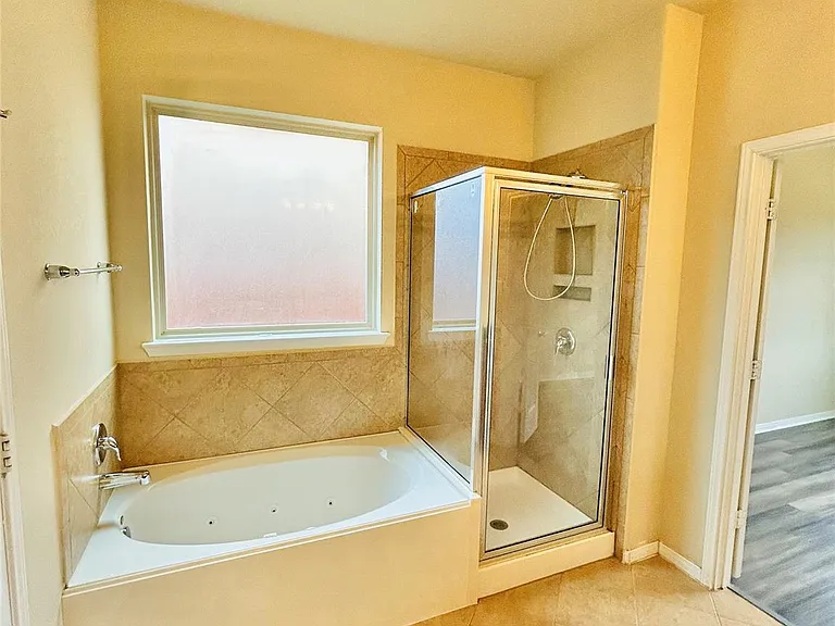 4423 Fenetre Forest St — Photo 25