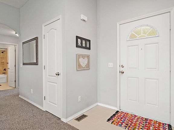 5th image of 664 N Washington Ct