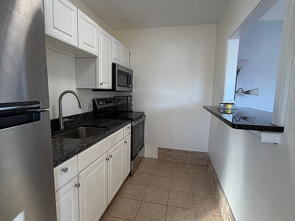 3rd image of 422 Hancock St APT 6