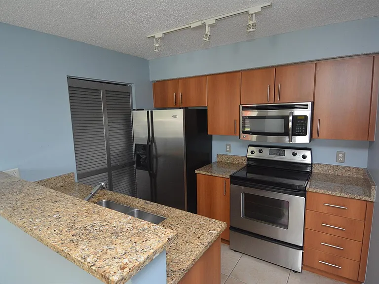 1385 Crystal Way #C — Photo 5