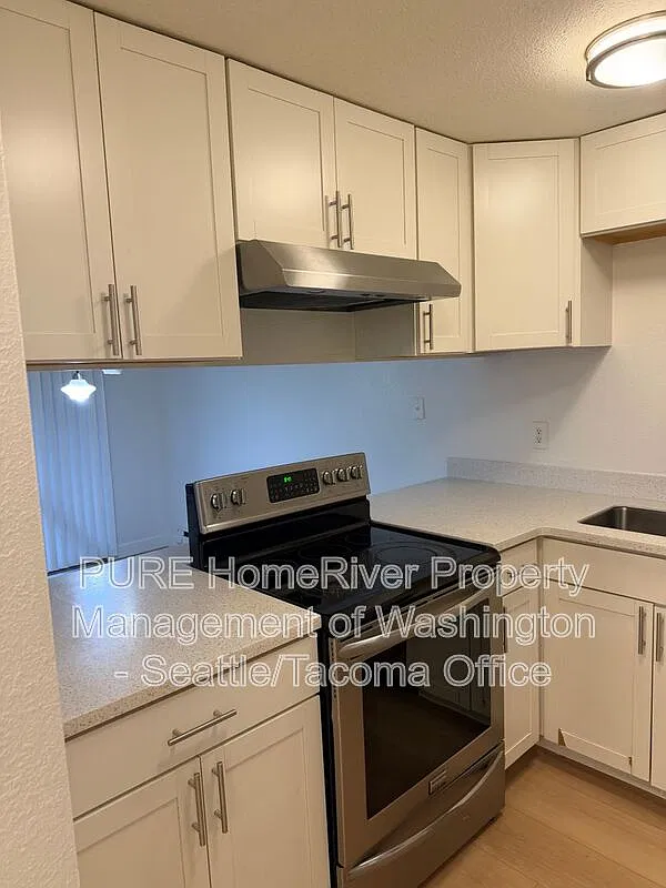 2 bed, 1.5 bath, 966 sqft, $2,300 — Photo 3