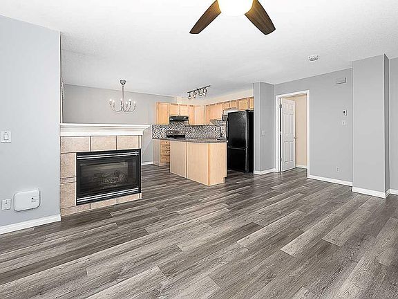 5th image of 172 E Simcoe Pl SW